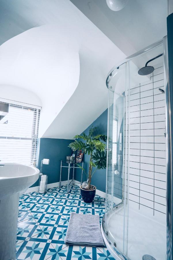 Modern Penthouse Apartment In Cobh Town Zewnętrze zdjęcie