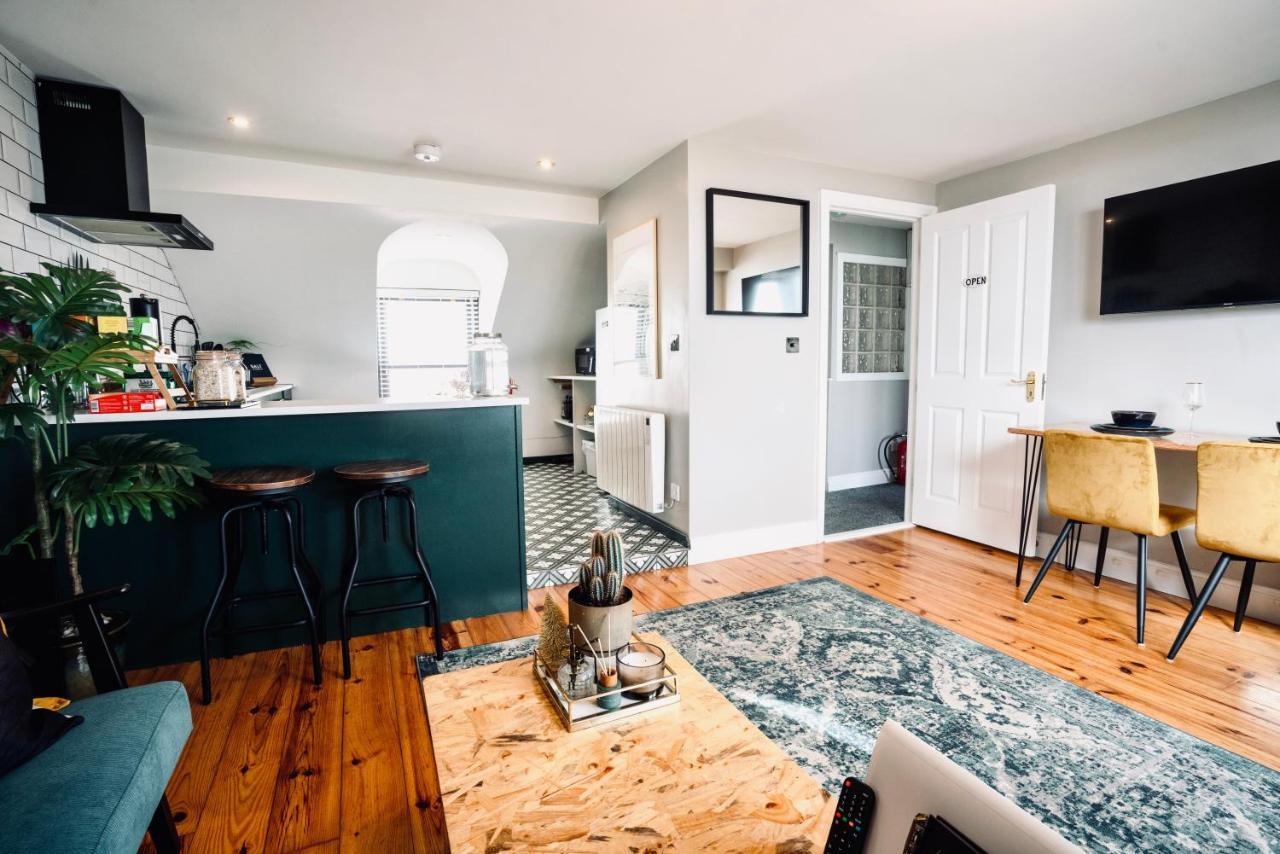 Modern Penthouse Apartment In Cobh Town Zewnętrze zdjęcie
